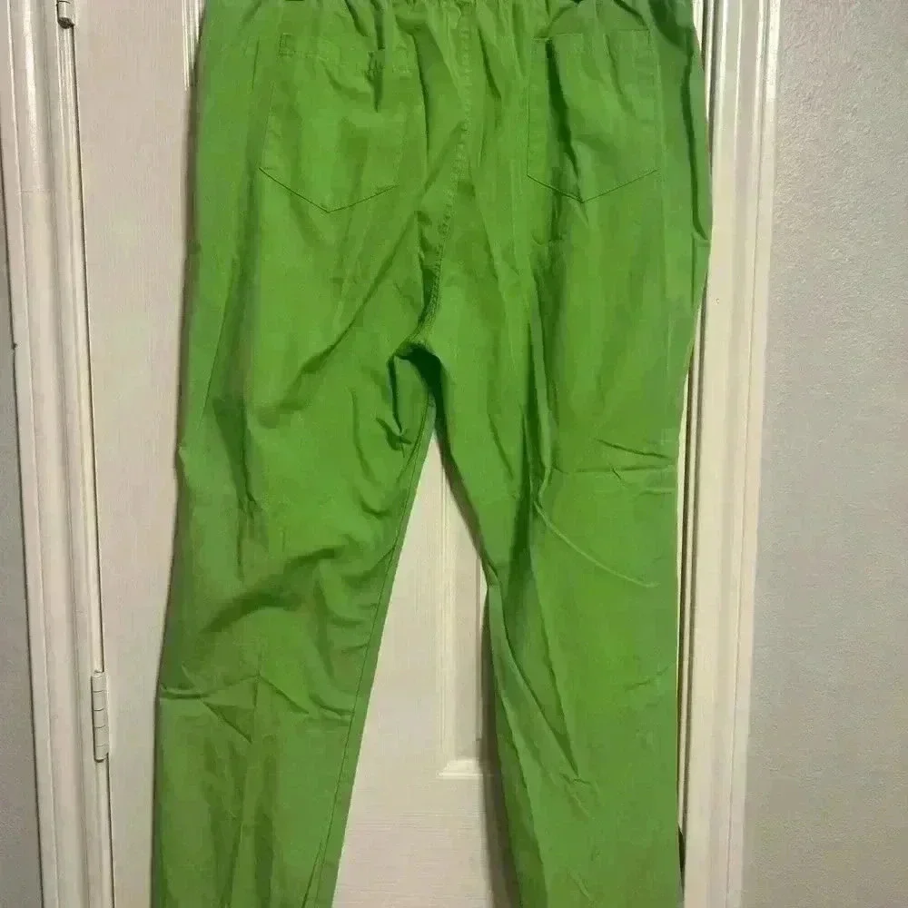 Woman’s green Scrub set size large like new- with catapults and leaves - Picture 6 of 7